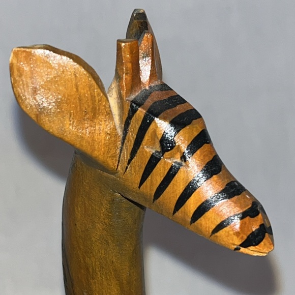 Hand carved giraffe, by craftsmen of Kenya from African muhuhu wood 12” tall - Picture 7 of 17